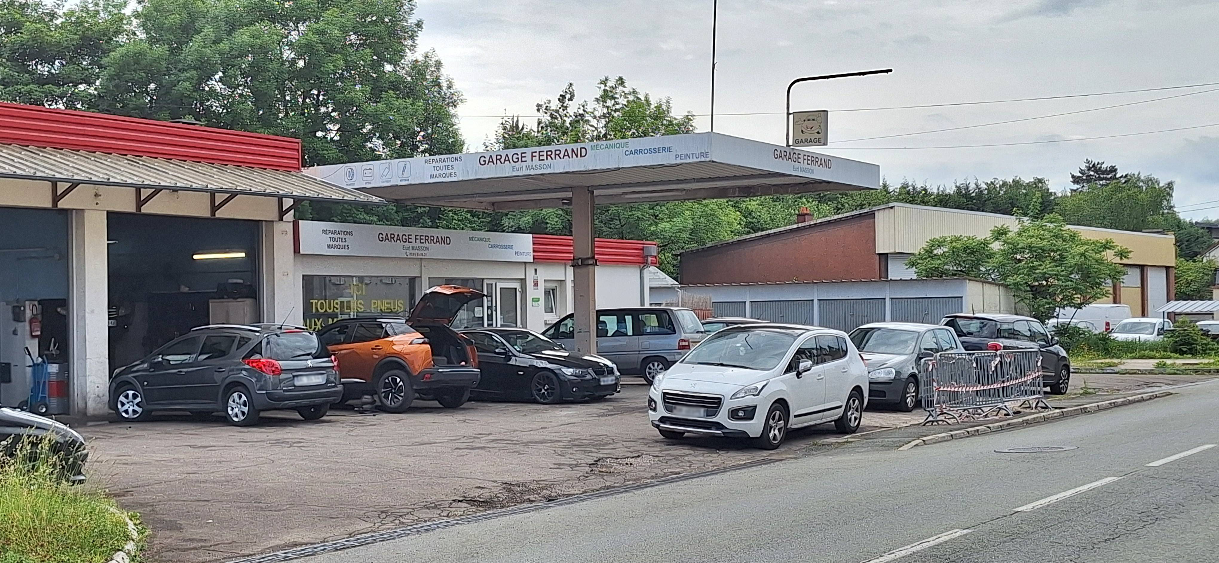 Devanture du garage Ferrand-Masson
