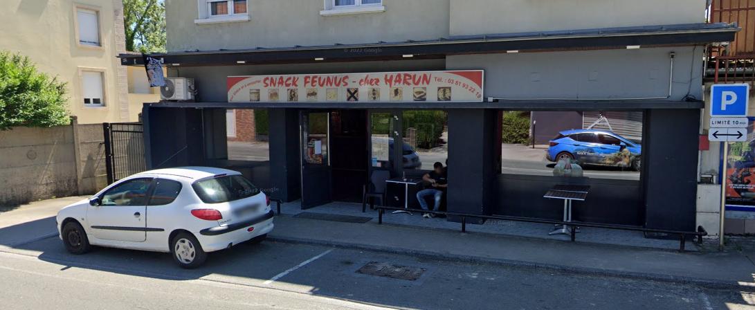 Devanture du Snack Feunu